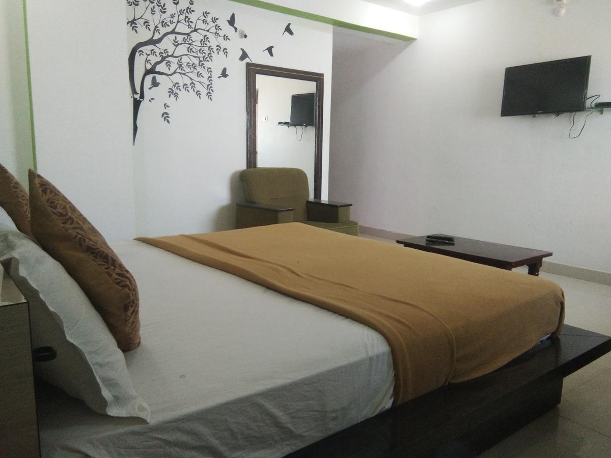 ホテルSairam Residency ティルパティ エクステリア 写真